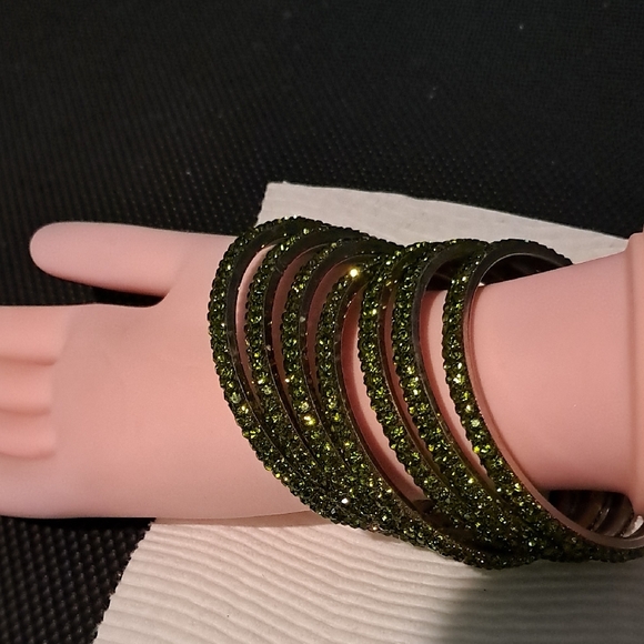 Elegant Olive Green Bangle Set Of 7 - Picture 4 of 6